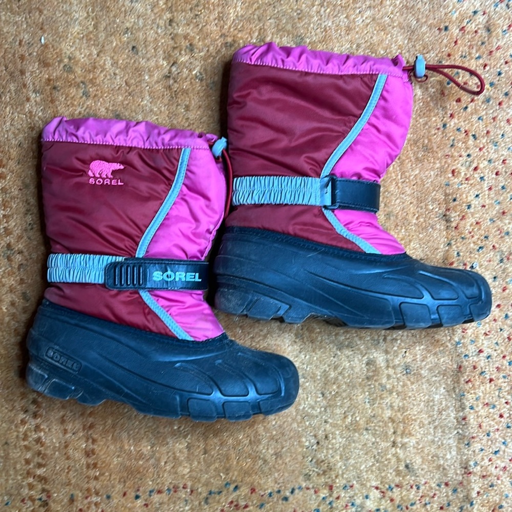 Girls Sorel snow boots size 4 pink and maroon